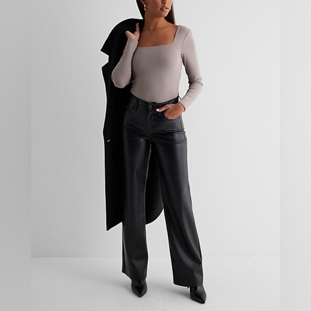 Express square next long sleeve body contour size XL NWT
